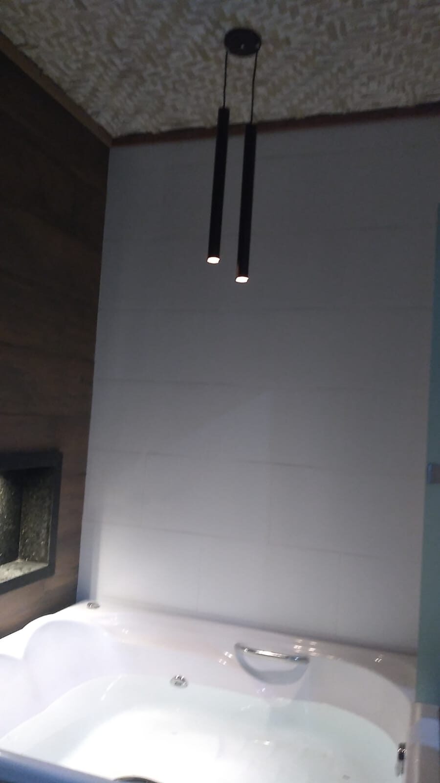 Detalhe de toalhas e amenities de banho da Pepalantus Flats
